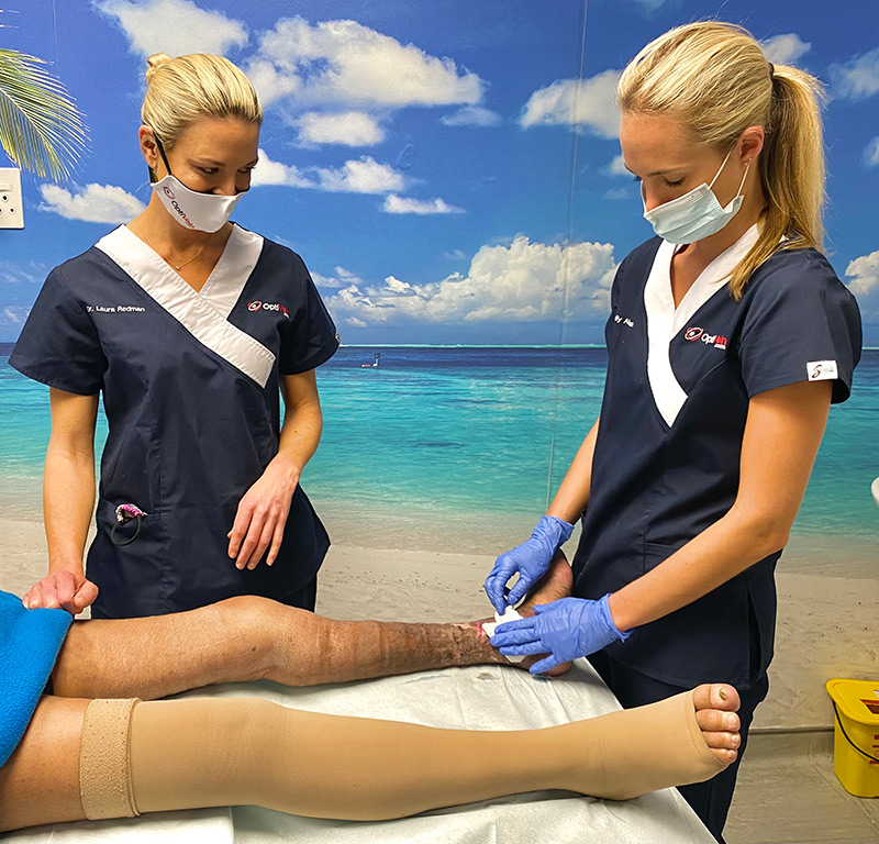 optivein_services_treatments_leg_wounds_dr_laura_sister_emily_wound_care